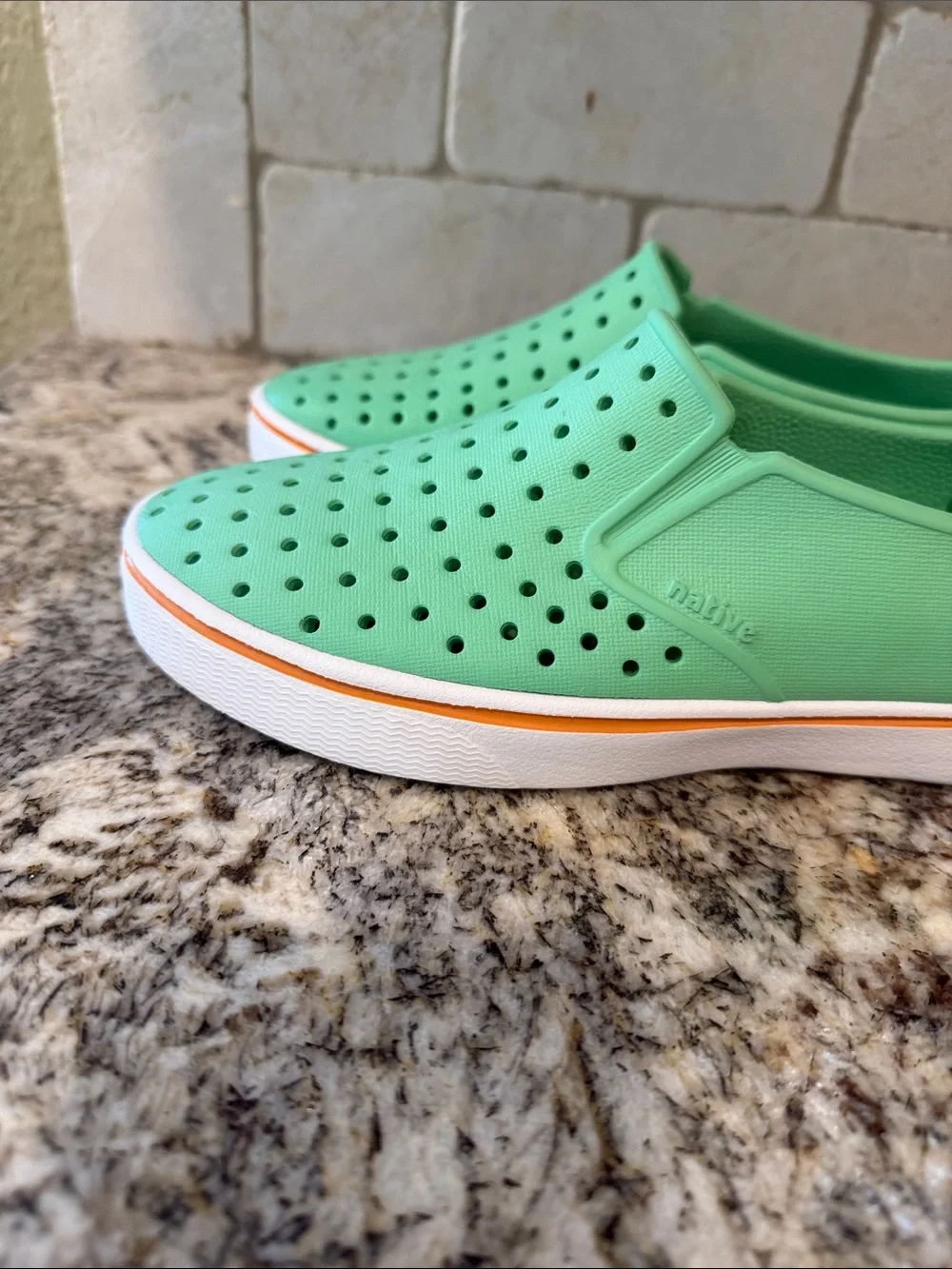 Native Miles Shoes Youth Kids green Slip On Water Shoes Lite Size J3 Unisex J3